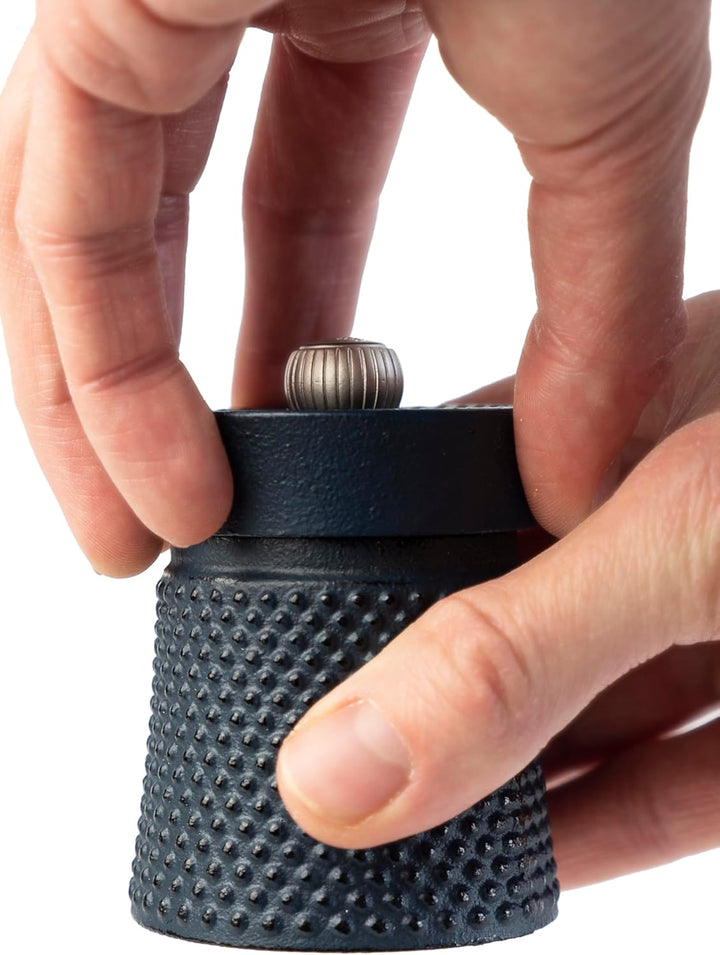 Peugeot Bali Fonte Manuelle Pfeffermühle, Klassische Mahlgradeinstellung, Höhe: 8 cm, Gusseisen, Bla