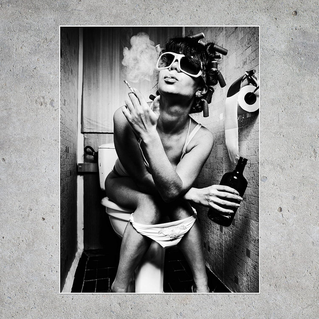 wandmotiv24 Poster als Wanddeko, Grösse 80x60cm, Frau im Bad, Sonnenbrille, Fotografie, Schwarz Weis