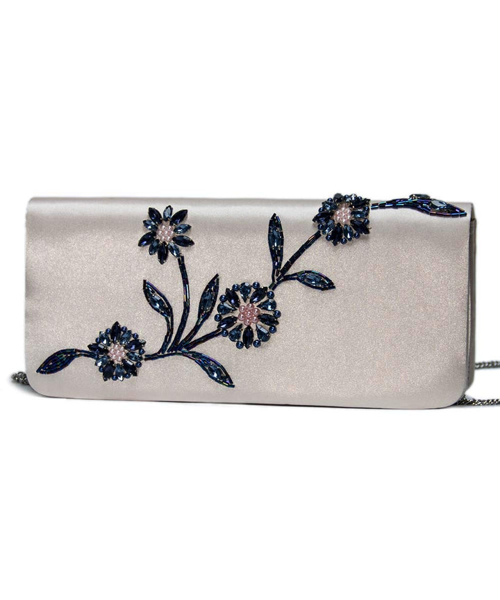 Clutch mit Kette und Patte mit floralem Strass-Muster Bestickt