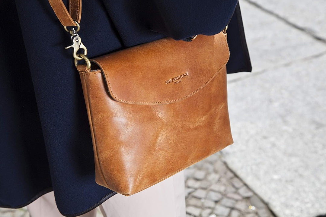 HOLZRICHTER BERLIN Damen Umhängetasche (M) – Premium Leder Handtasche klein Camel-braun, Camel-braun