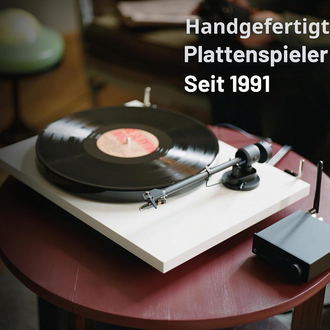 Pro-Ject E1 BT, Plug & Play Einsteiger Plattenspieler mit OM5e System, BT Sender, schaltbarer Phono