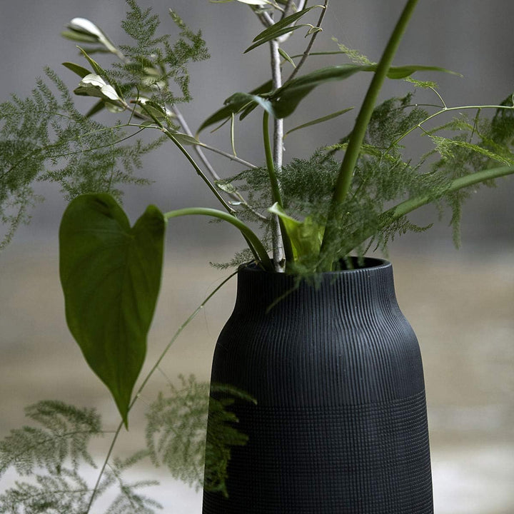 House Doctor Vase Groove, 15 x 15 cm, schwarz