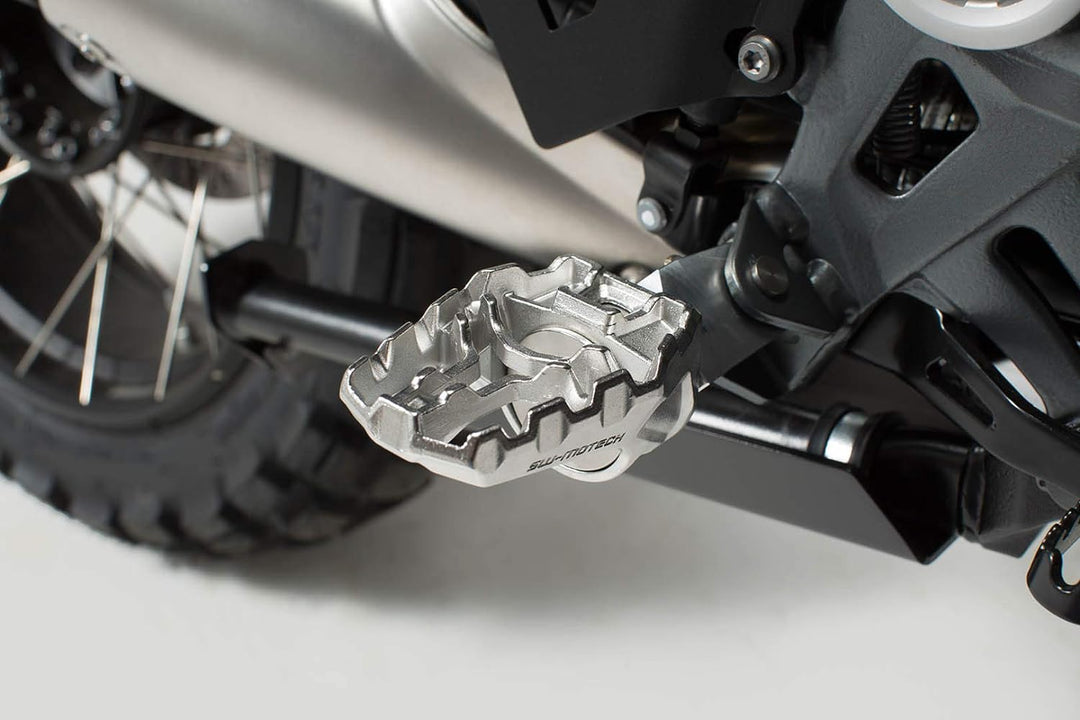 SW-MOTECH EVO Fussrasten-Kit für Tiger 1050 (06-), R1200R (11-14) / R nineT (14-)