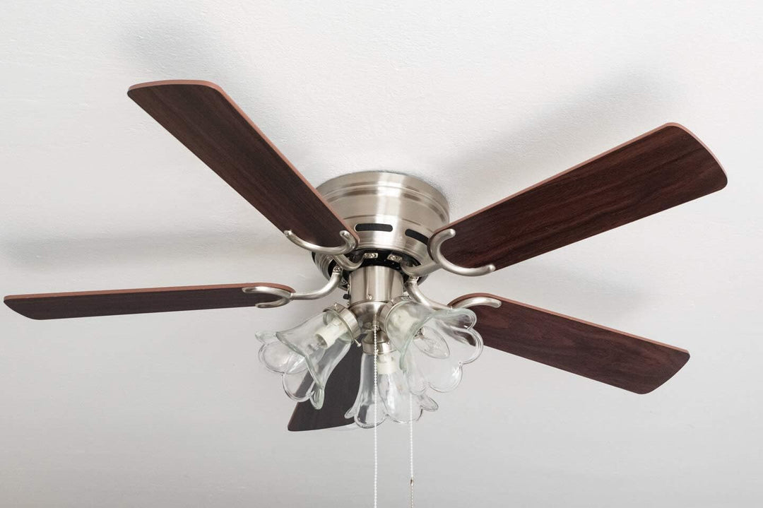 Pepeo - Kisa Deckenventilator mit Beleuchtung | Ventilator mit Zugschalter in Silber mit Wendeflügel