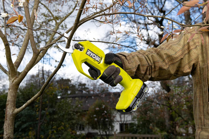 RYOBI Starterset RC18120-242X, 1 x Lithium+ Akku 18 V – 4,0 Ah, 1 x Kompakt-Lithium-Akku + 18 V 2,0