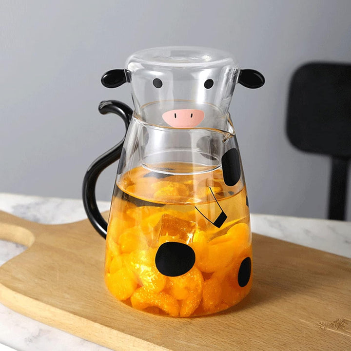 BESTonZON Glaskrug mit Tasse Kuh Figur Glaskaraffe Glaskanne Wasserkrug Eistee Kanne Saftkrug Getr?n