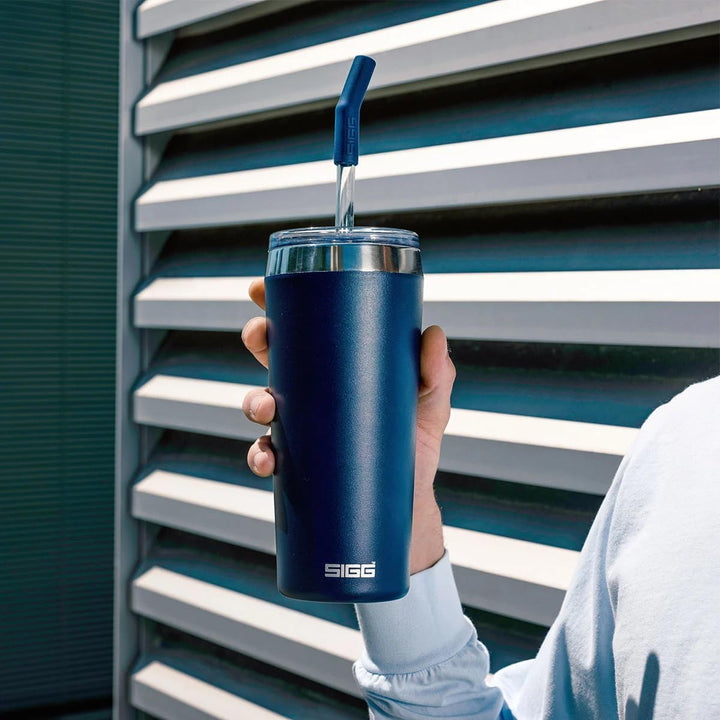 SIGG - Isolierbecher - Travel Mug Helia - Mit wiederverwendbarem Glastrinkhalm & Reinigungsbürste -