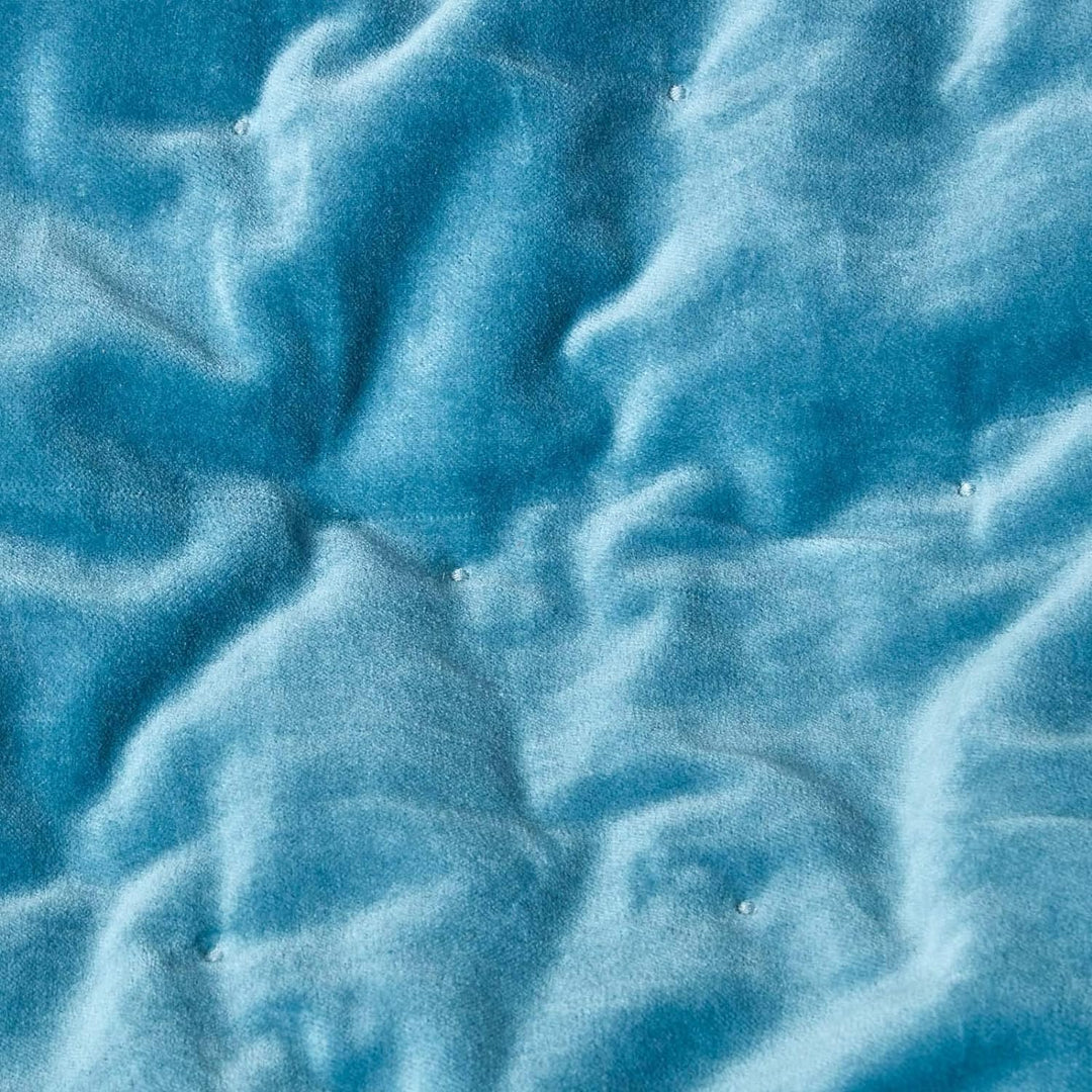 Homescapes wattierte Samt-Tagesdecke, Blau, Wendedecke 150 x 200 cm, samtig weicher Sofaüberwurf/Woh