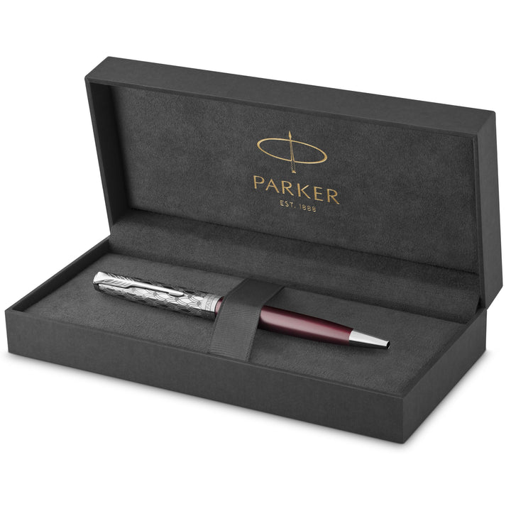 PARKER Sonnet Kugelschreiber | Premium Metal & Red Satinierung mit Chromverkleidung | Medium Spitze