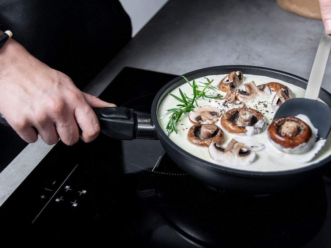 AMT Gastroguss Induktions-Sauteuse 24cm ʄ 6cm hoch Lotan 24 cm Induktionsgeeignet, 24 cm Induktionsg
