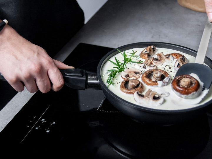 AMT Gastroguss Induktions-Sauteuse 24cm ʄ 6cm hoch Lotan 24 cm Induktionsgeeignet, 24 cm Induktionsg