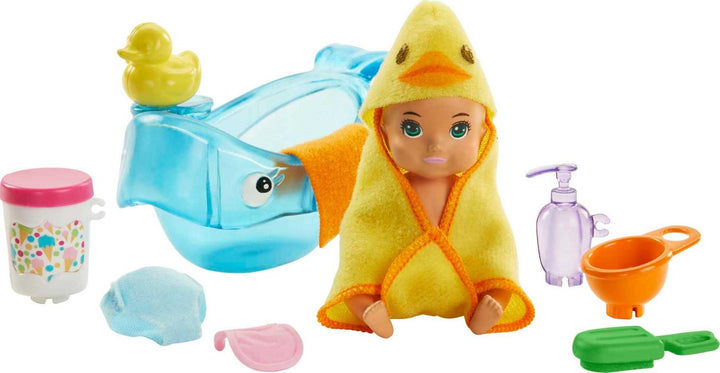 Barbie GHV84 - Skipper Babysitters Inc. Badezeit Spielset, Baby Puppe mit Farbwechselfunktion, Badew