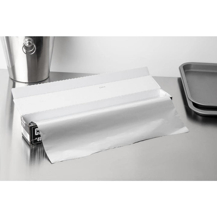 Vogue Alufolie für die Gastronomie - 440 mm x 75 Meter, Silber, mit gezackter Kante, 12 Mikron, Food