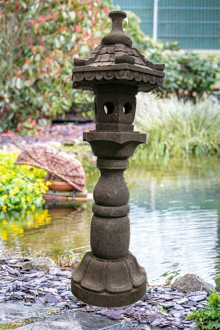 IDYL Lavastein Stein Laterne Kaiserpagoda| Höhe 145 cm | frostfest | Asiatische Garten-Dekoration |