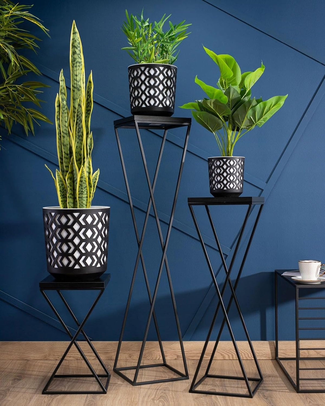 Pflanzenständer Metall 70 cm Hoch - Stabiler und Fester Blumenhocker mit Schwarz MDF-Platte auf Robu