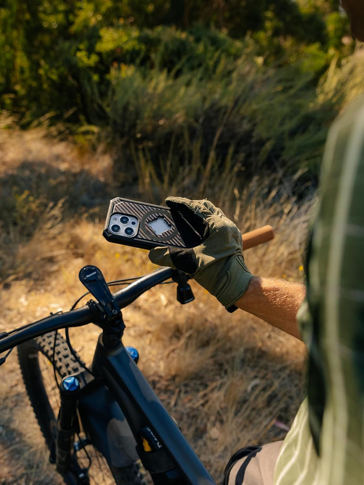 Rokform - iPhone 15 Pro Hülle, Rugged Serie, magnetisch, iPhone 15 Pro Hülle mit RokLock Drehverschl