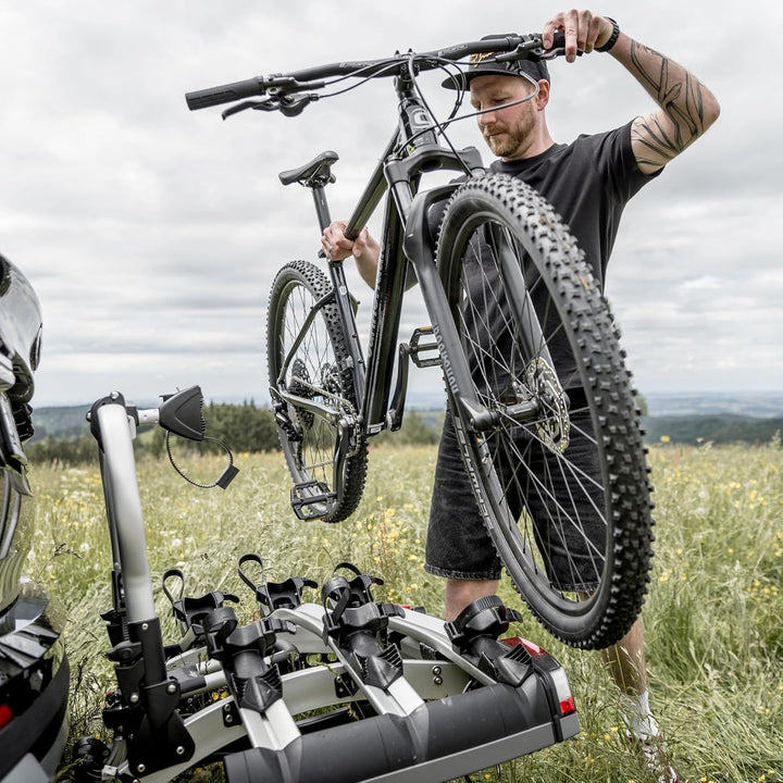 Atera 022701 PKW Fahrradträger Strada Evo 3, Auto-Kupplungsträger mit Rückleuchten - für 3 Fahrräder