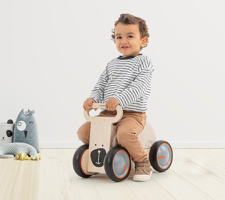 Mamatoyz 03DSBE DriveMe Soft Bear Vierrad-Aufsitz-Gehwagen aus Holz, ziehbarer 3-in-1-Spielzeughalte