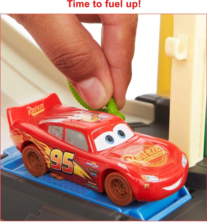 Disney Pixar Cars HDN02 - Renn & Los Spielset mit Aufbewahrungswanne, 20+ Teile, 1 Lightning McQueen