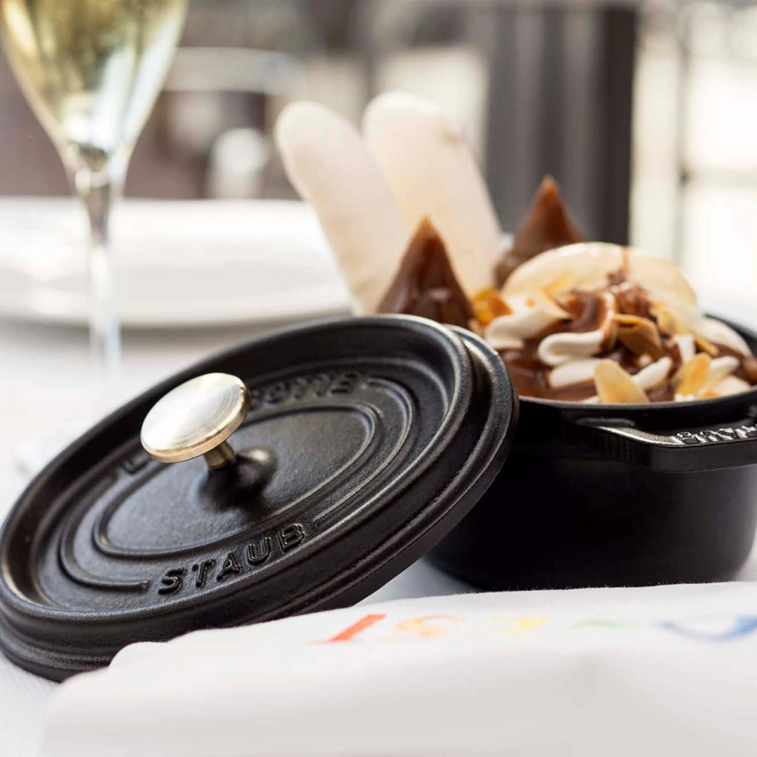 Staub 40500-101-0 Mini Cocotte, rund mit Deckel 10 cm, 0,25 L, induktionsgeeignet, mit mattschwarzer