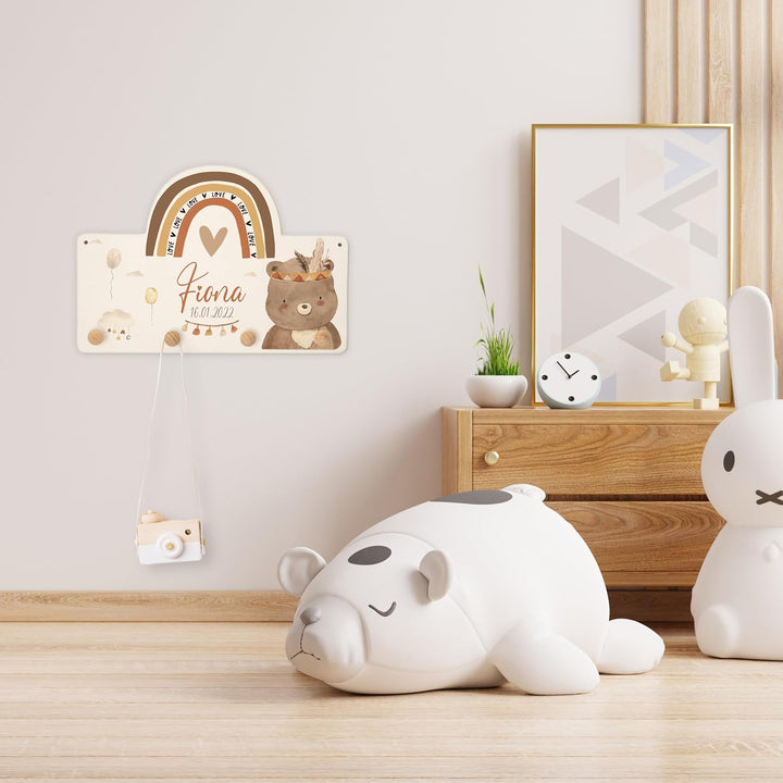 KIDSMOOD Personalisierte Wand-Garderobe mit Wunschnamen, Kleiderhaken aus Holz mit süssem Tier-Motiv