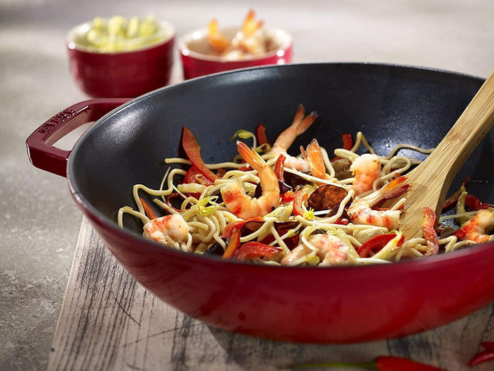STAUB Wok aus Gusseisen, 30 cm, inkl. Glasdeckel, Induktionsgeeignet, Kirschrot, Kirschrot