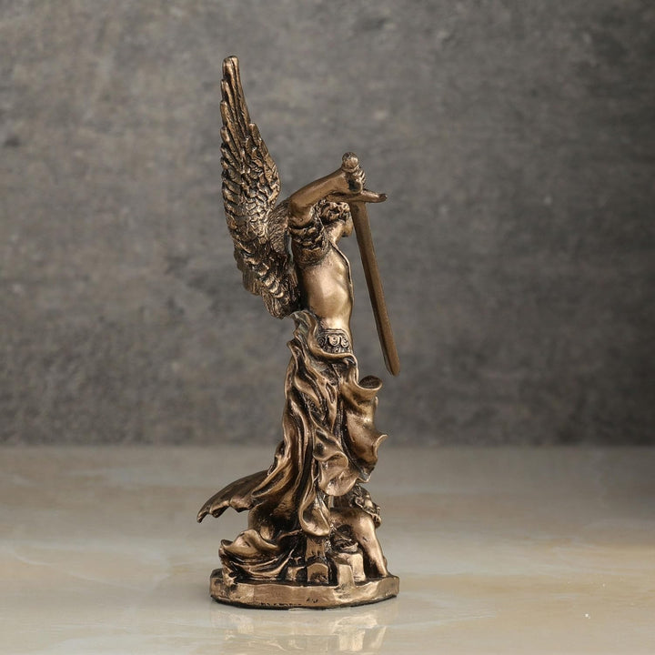 Erzengel St. Michael Slaying Demon Statue, 10,2 cm