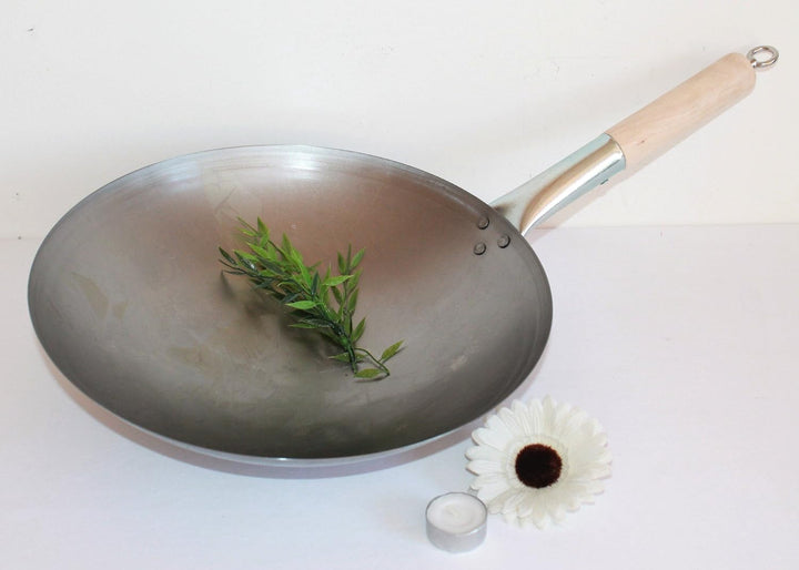 Wok Pfanne runder Boden Ø 35 cm, für Gas, mit Holzgriff auch zum Aufhängen