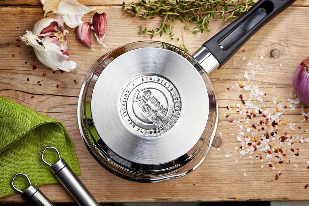 Judge Vista Mittelgrosser Kochtopf aus Edelstahl mit Abgiessrand, 14cm, 1L Bruchsicherer Siebdeckel