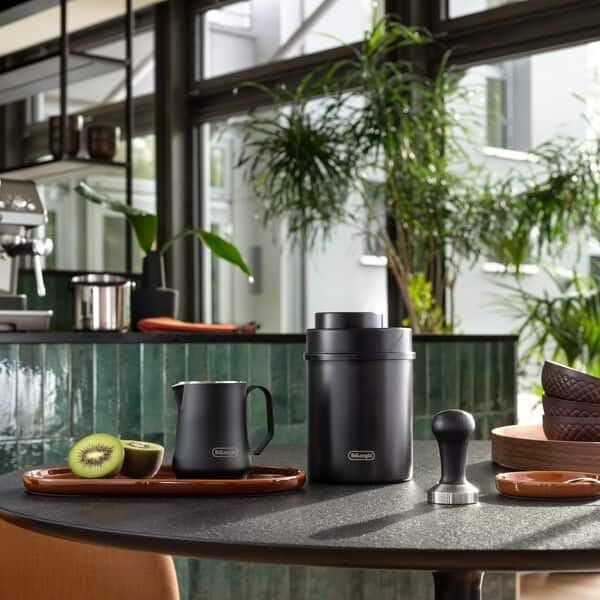 De'Longhi Vakuum-Kaffeebehälter DLSC071 – 1,5 L, Manuelle Versiegelung, Elegantes Design aus Schwarz
