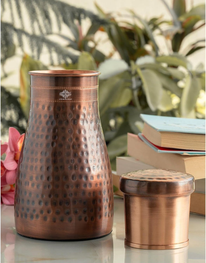 INDIAN ART VILLA Pure Copper Schlafzimmer Wasserflasche mit eingebautem Glas, gehämmertes Antik-Desi