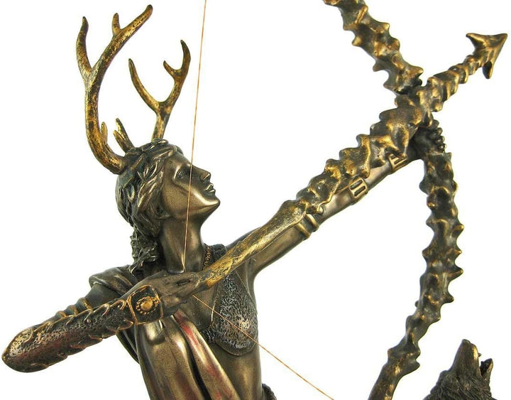 braunen Finish Artemis Mond Göttin griechischen Statue Diana