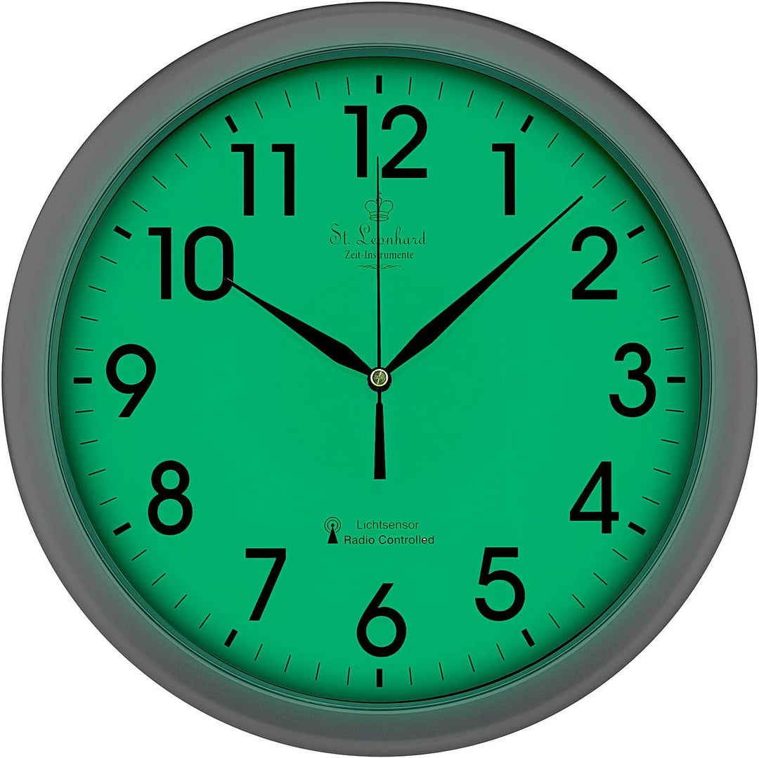 St. Leonhard Wanduhr beleuchtet: Funk-Wanduhr mit Zifferblatt-Beleuchtung & Lichtsensor, kabellos (F
