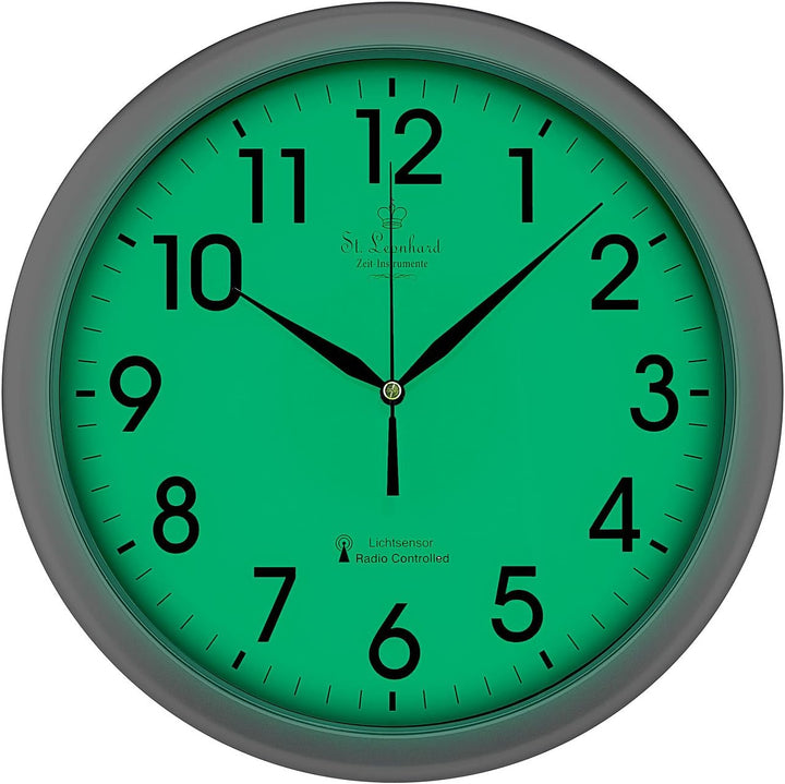 St. Leonhard Wanduhr beleuchtet: Funk-Wanduhr mit Zifferblatt-Beleuchtung & Lichtsensor, kabellos (F