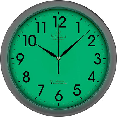 St. Leonhard Wanduhr beleuchtet: Funk-Wanduhr mit Zifferblatt-Beleuchtung & Lichtsensor, kabellos (F