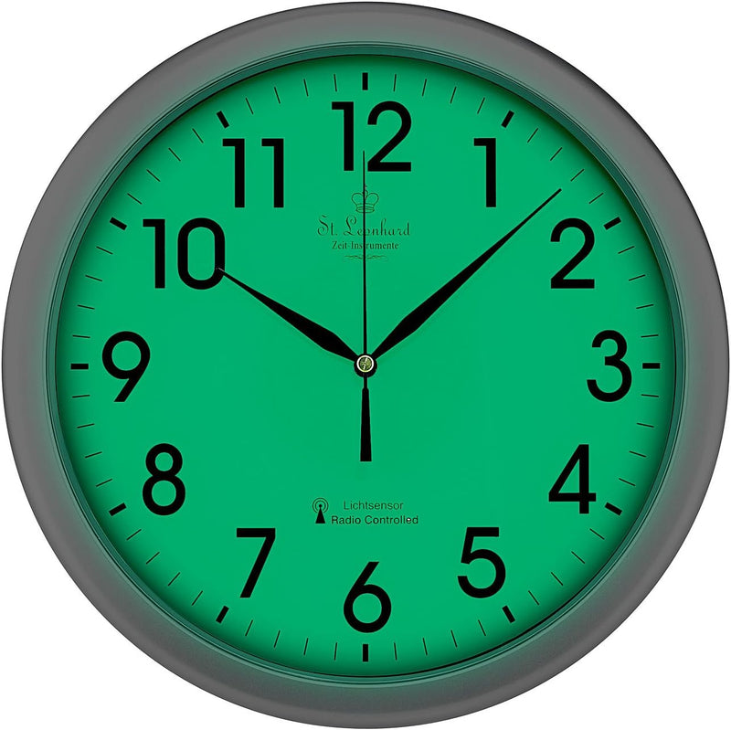St. Leonhard Wanduhr beleuchtet: Funk-Wanduhr mit Zifferblatt-Beleuchtung & Lichtsensor, kabellos (F