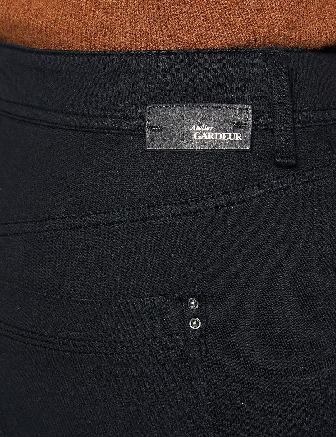 Atelier GARDEUR Damen Zuri Wondershape Jeans 32 Kurz Schwarz (Schwarz 99), 32 Kurz Schwarz (Schwarz