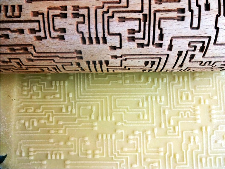 Geprägte Nudelholz mit HI TECH Muster. Teigroller für Hausgemachtes Gebäck. Gravierte Nudelholz mit