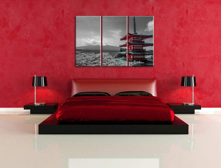 Japanisches Gebäude mit Berg im Hintergrund schwarz/weiss 3-Teiler Leinwandbild 120x80 Bild auf Lein