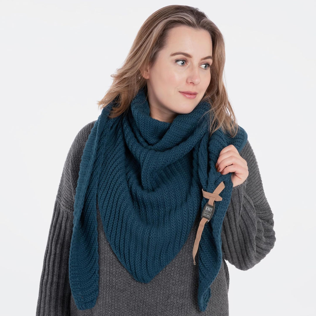 KNIT FACTORY - Demy Dreiecksschal - Damen Strickschal mit Wolle - Winterschal - Herbst &amp; Winter Esse
