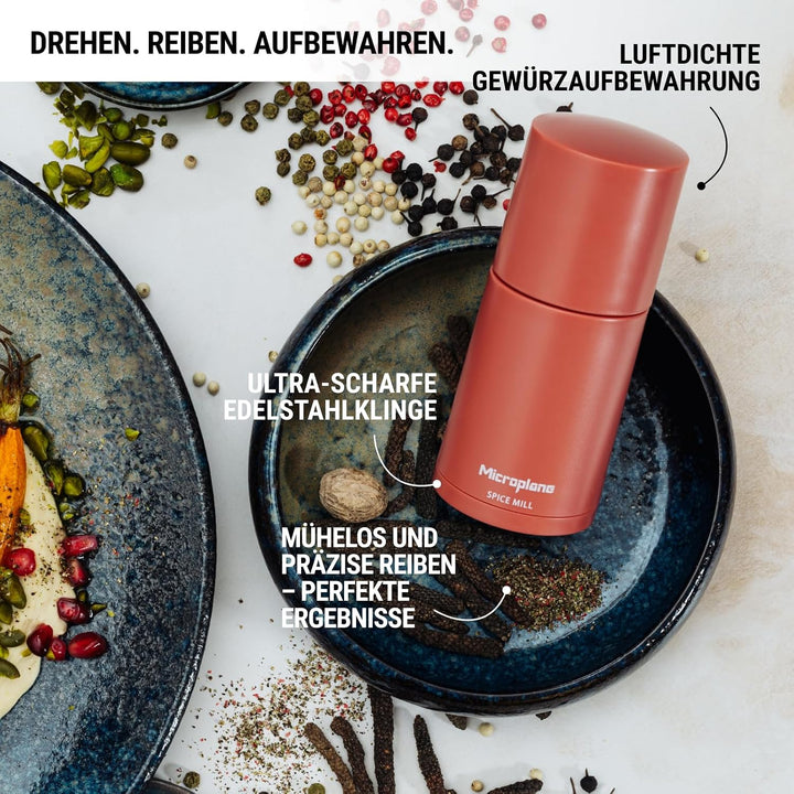 Microplane Gewürzmühle 2in1 – Lippenstift Pink | Manuelle Mühle mit rasiermesserscharfer Edelstahlkl