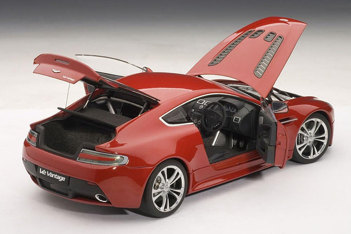 Unbekannt Aston Martin V12 Vantage 2010 (RED) AutoArt 1:18
