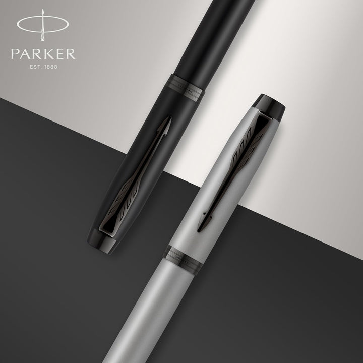 Parker IM Füller | Edelstahl mit Chrom-Zierteilen | Füllfederhalter mit mittlerer Feder und blauer T