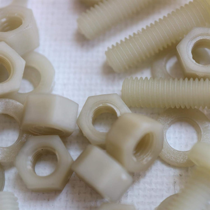 50 x glasfaserverstärkte Super Nylon Flachkopf, Kreuzkopf-Maschinenschrauben, M5 x 20mm, Kunststoffm