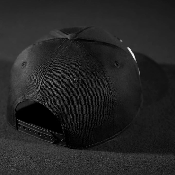 Pablo & Capone verstellbare Baseballkappe in Schwarz mit gebogenem Schirm