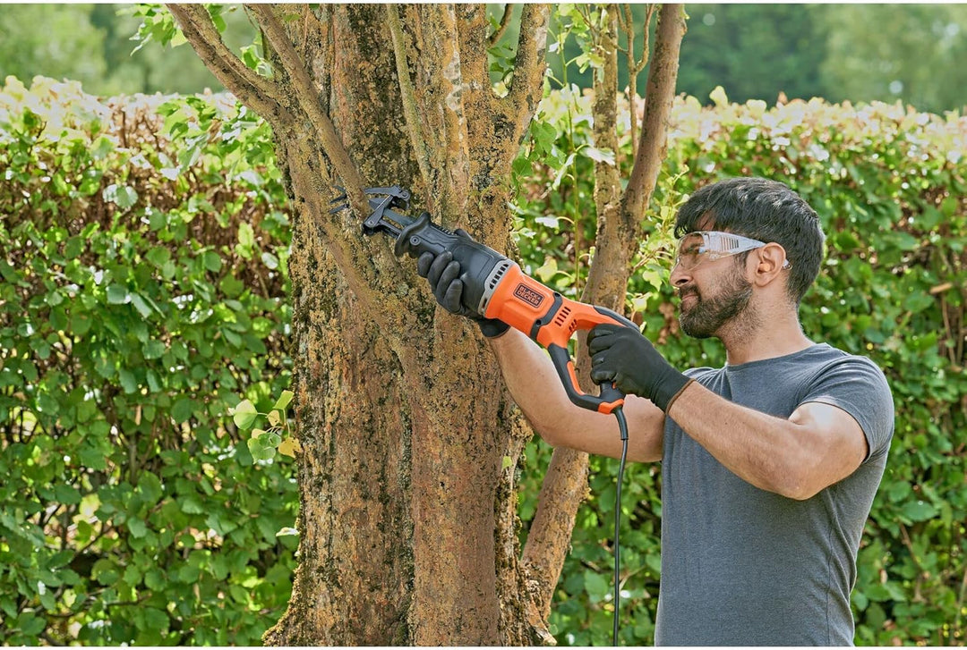 Black+Decker 750 W Säbelsäge BES301 (20 mm Hublänge, Universalsäge mit beweglichen Sägeschuh & Astkl