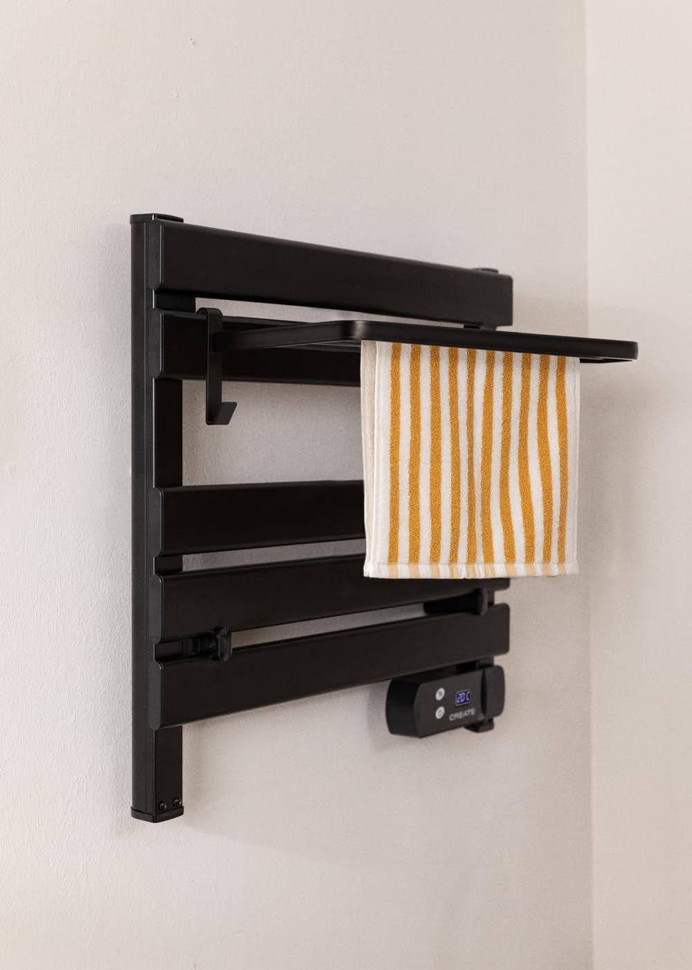 CREATE / WARM Towel Mini 150W / Elektrischer Badheizkörper Schwarz mit Regal / 52,3x8x55,8cm, mit di