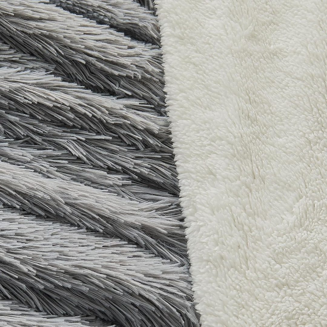 EMME Faux Kuscheldecke Flauschig, 150 x 200 cm, Felldecke, Pelz Wolldecke, Wohndecke, Super Weich, P