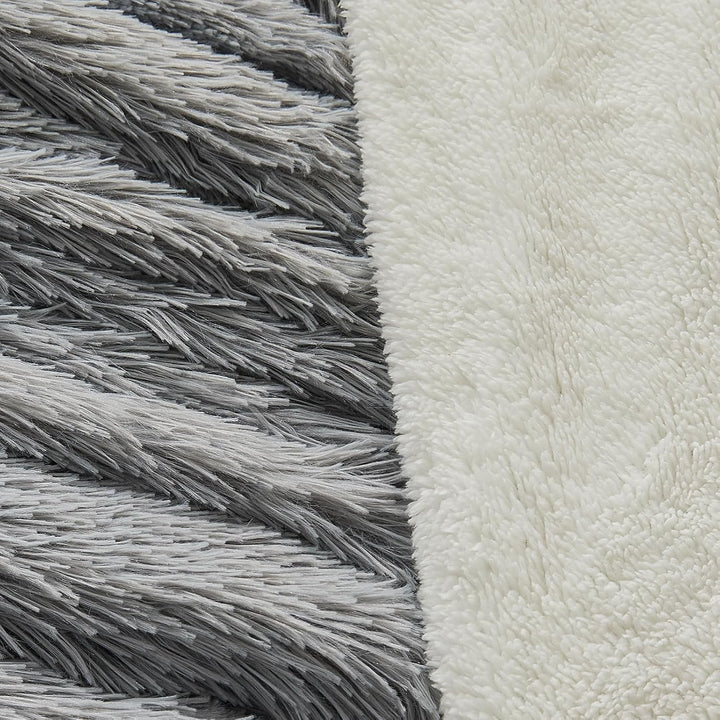 EMME Faux Kuscheldecke Flauschig, 150 x 200 cm, Felldecke, Pelz Wolldecke, Wohndecke, Super Weich, P