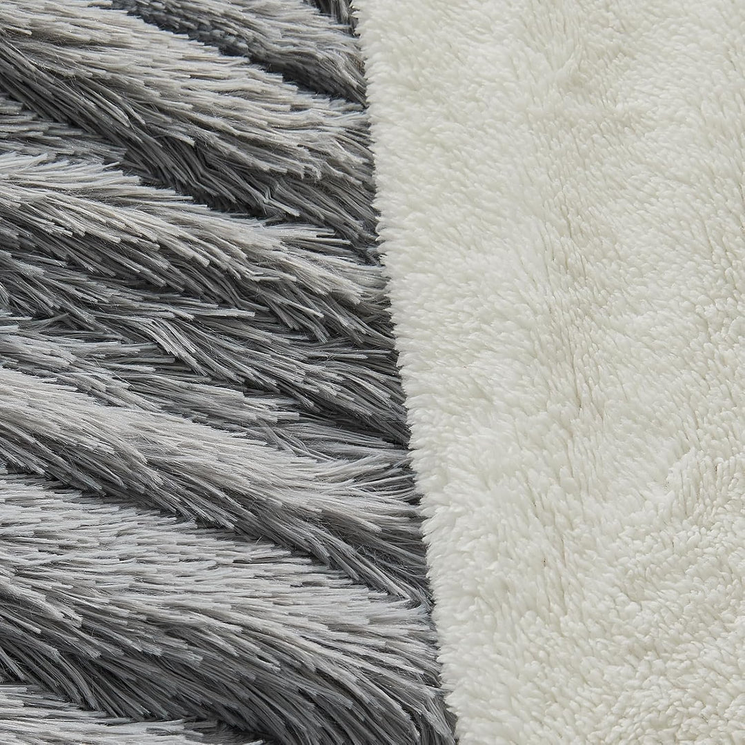 EMME Faux Kuscheldecke Flauschig, 150 x 200 cm, Felldecke, Pelz Wolldecke, Wohndecke, Super Weich, P